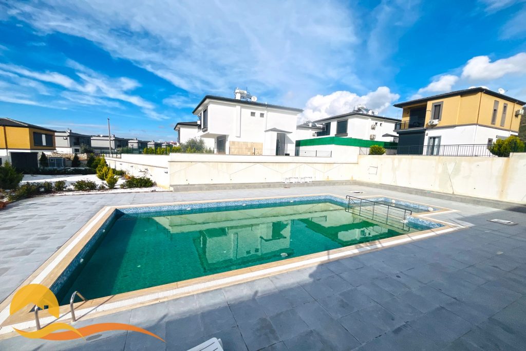 Villa for sale in Akbuk with swimming pool